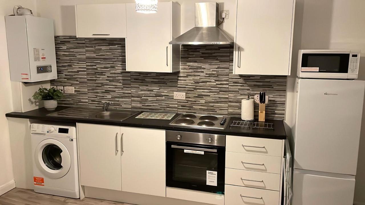 Supreme - 1 Bedroom Apart Sleeps 4 Short/Long Stay Gillingham  Exterior foto
