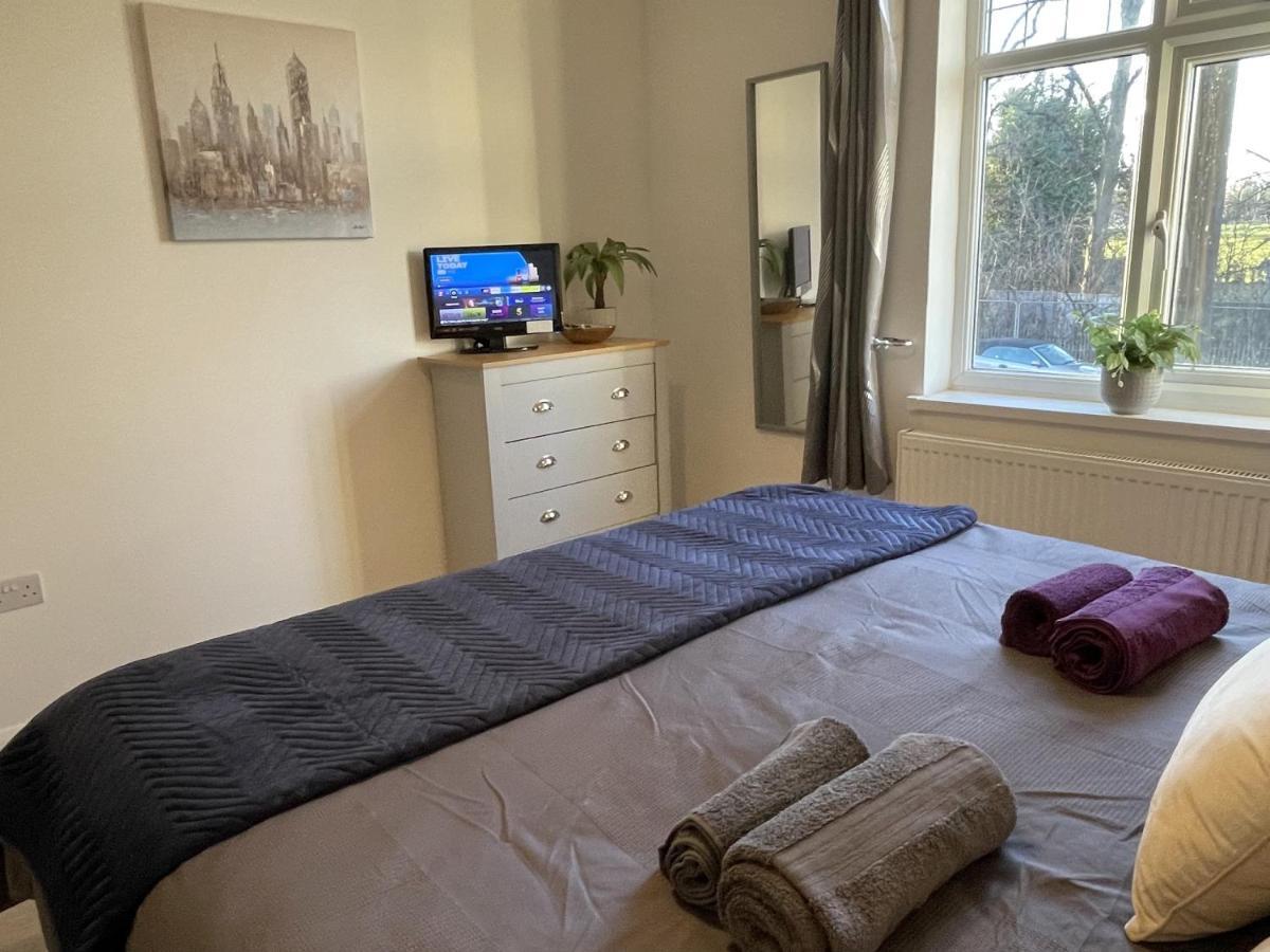 Supreme - 1 Bedroom Apart Sleeps 4 Short/Long Stay Gillingham  Exterior foto